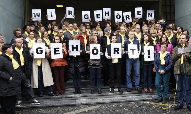 PROTESTAKTION DER ORF-JOURNALISTEN VOR DEM WIENER FUNKHAUS