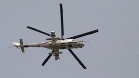 140526 Ukraine in Donezk Junta Kampfhubschrauber mit UN Kennz  - Copy