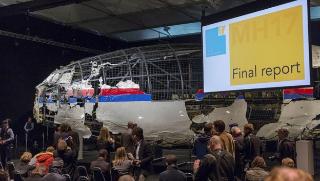 The reconstructed airplane serves as a backdrop during the presentation of the final report into the crash of July 2014 of Malaysia Airlines flight MH17 over Ukraine, in Gilze Rijen, the Netherlands, October 13, 2015. The Dutch Safety Board, issuing long-awaited findings on Tuesday of its investigation into the crash of a Malaysian passenger plane over eastern Ukraine, is expected to say it was downed by a Russian-made Buk missile but not say who was responsible for firing it. Buk manufacturer Almaz-Antey scheduled a separate press conference on Tuesday at which it may attempt to discredit the Safety Board findings. REUTERS/Michael Kooren      TPX IMAGES OF THE DAY      - RTS48B9